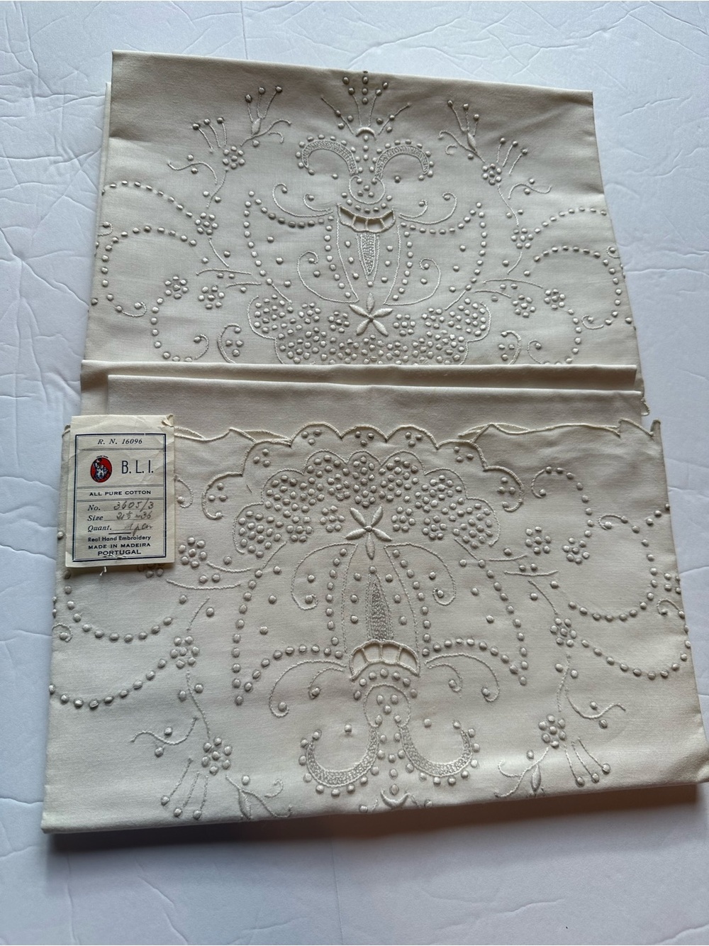 Vintage Madeira Hand-Embroidered Pillowcases B.L.I. NOS Set of 2 *Read Desc* - Picture 1 of 9